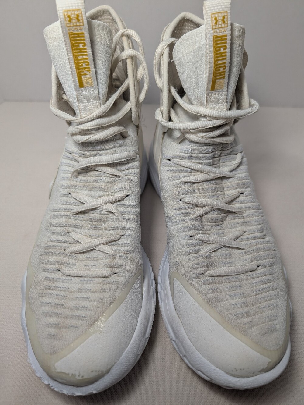 Under Armour Women's 8.5 Flow Highlight Ace Volleyball Shoes White/Metallic Gold